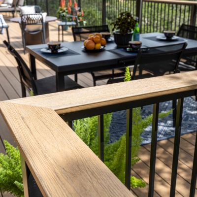 Metal picket railing with cap