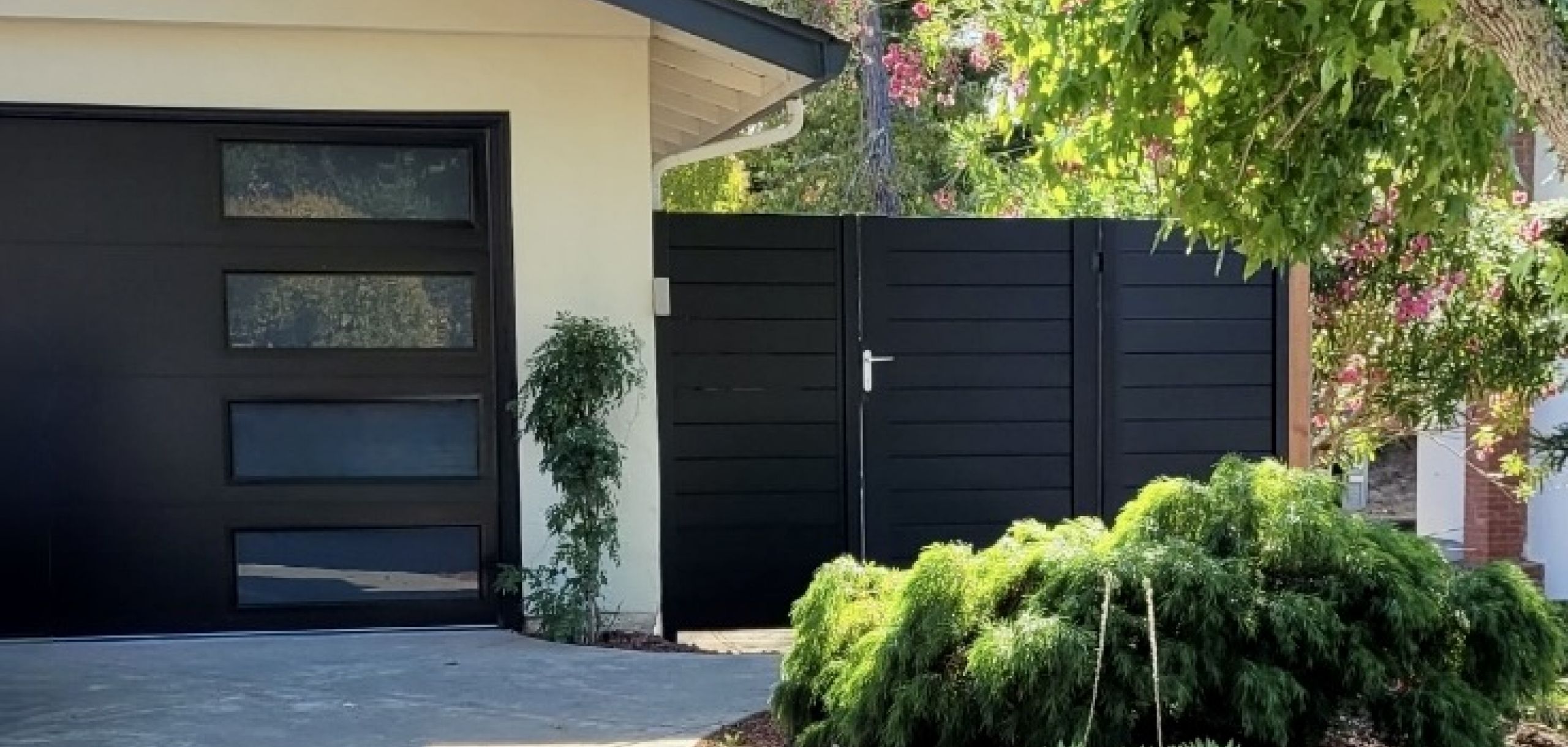 horizontal-metal-gate-fence-clough